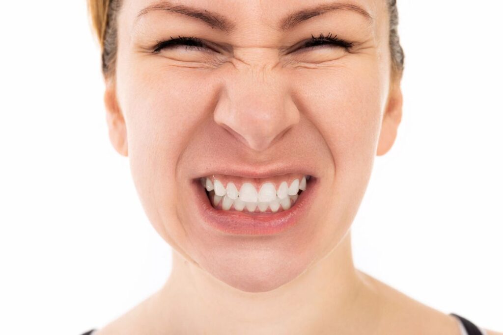 women grinding her teeth